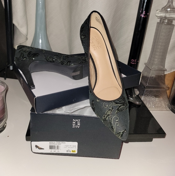 Naturalizer heels - Picture 1 of 2